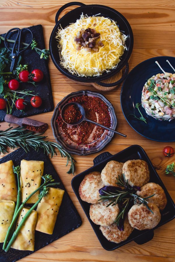 Comment faire revenir une table en bois ?