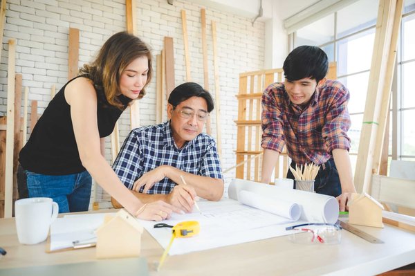 Éviter les mésaventures : sélectionner un artisan qualifié et assuré