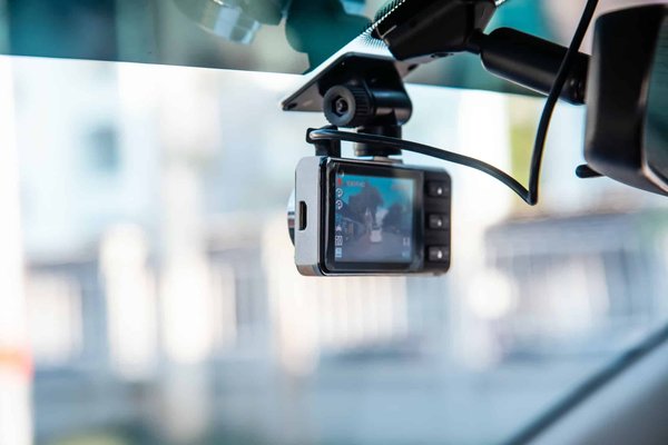 Dashcam : comment bien choisir votre caméra embarquée ?