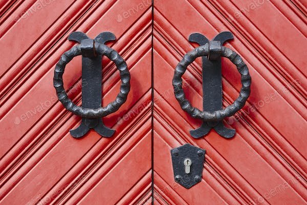 Comparatif des normes, efficacité et coûts des niveaux de blindage de porte